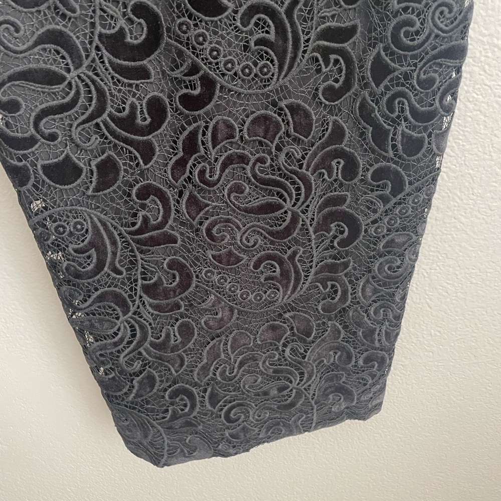 Donna Karan Embroidered Sleeveless Sheath
Dress - Picture 7 of 11